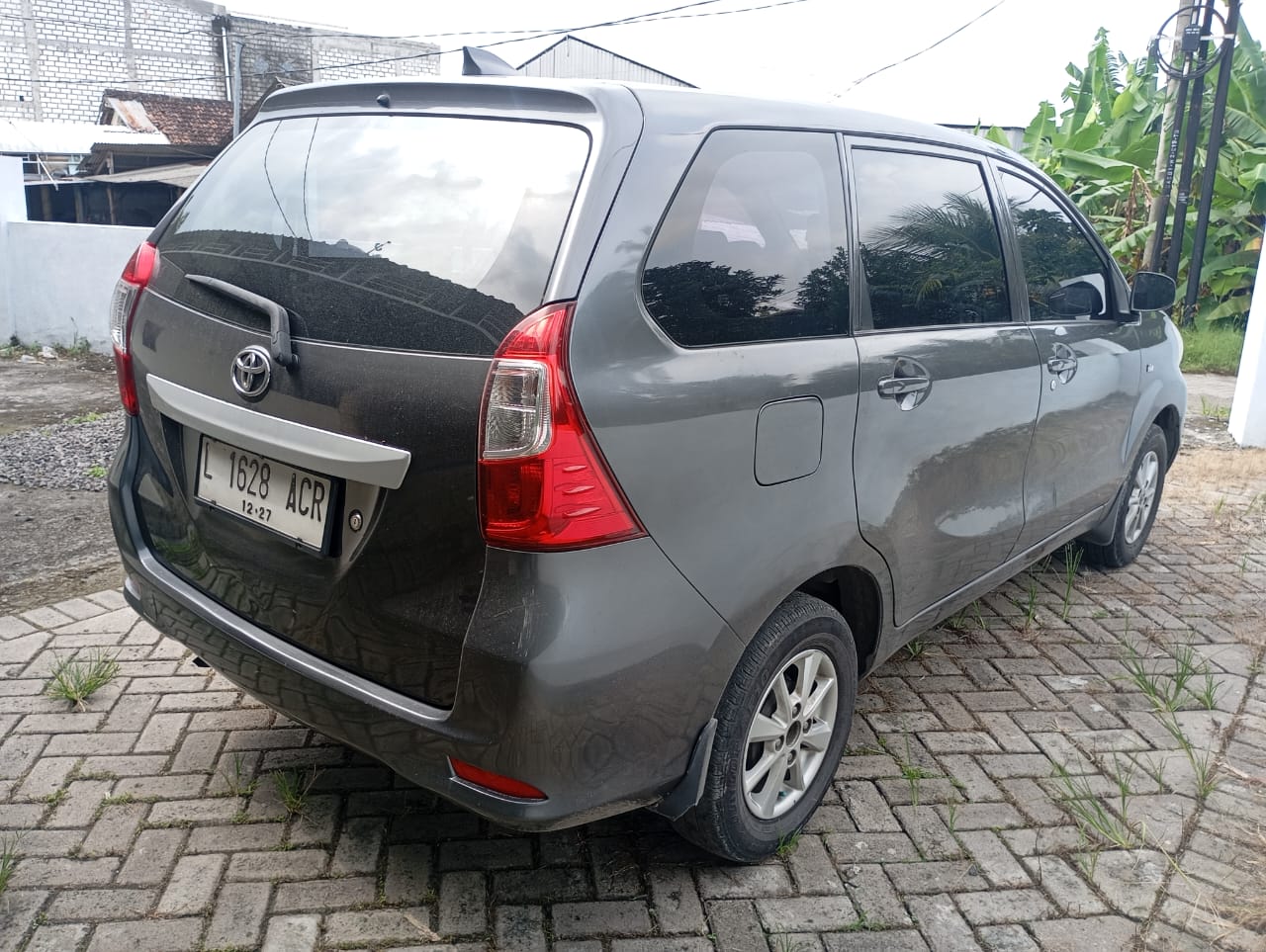 Toyota Avanza Belakang Kanan