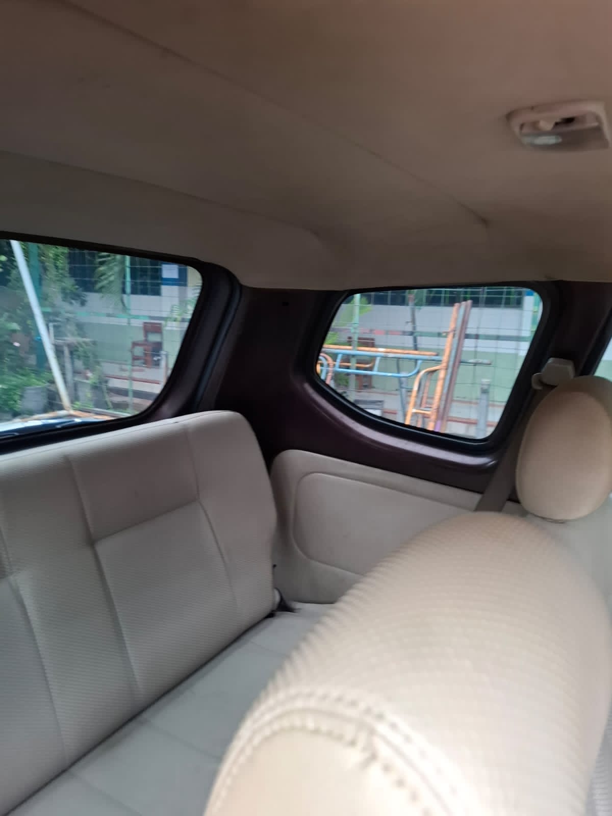 Daihatsu Xenia Brown Interior Set 3 Tampak Belakang