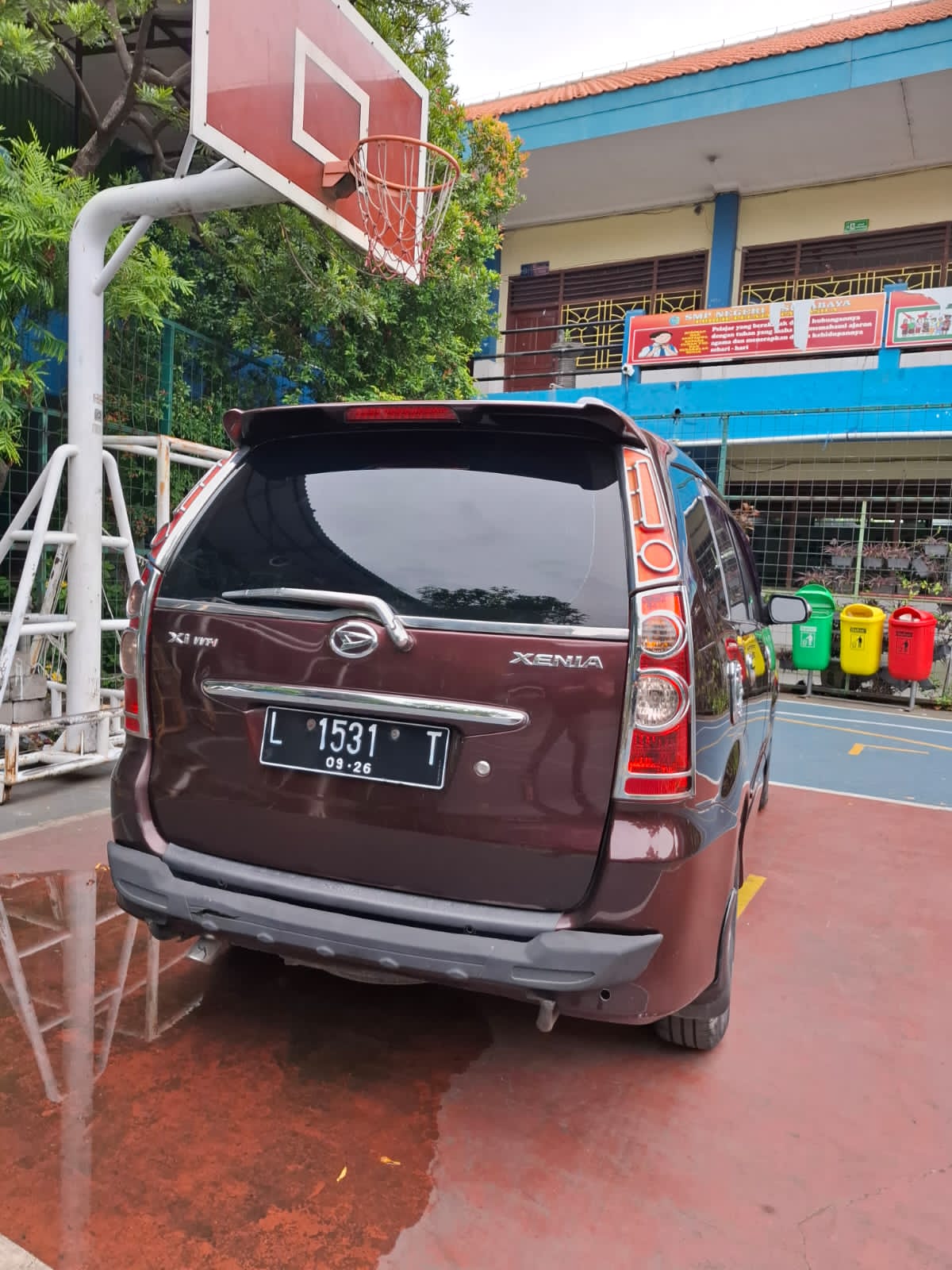 Daihatsu Xenia Tampak Belakang