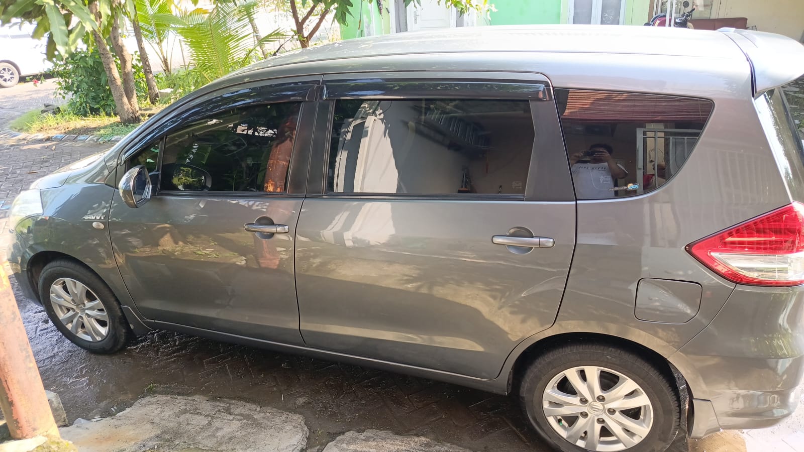 Suzuki Ertiga Tampak Samping Kiri